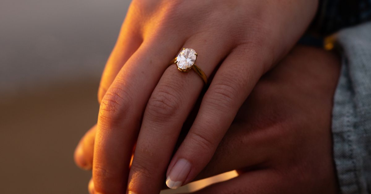 Artistic Approaches to Alternative Engagement Ring Settings