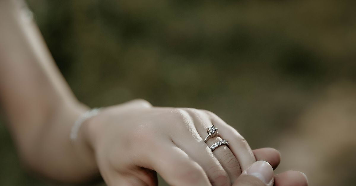 How to Measure Your Finger for the Perfect Engagement Ring Size