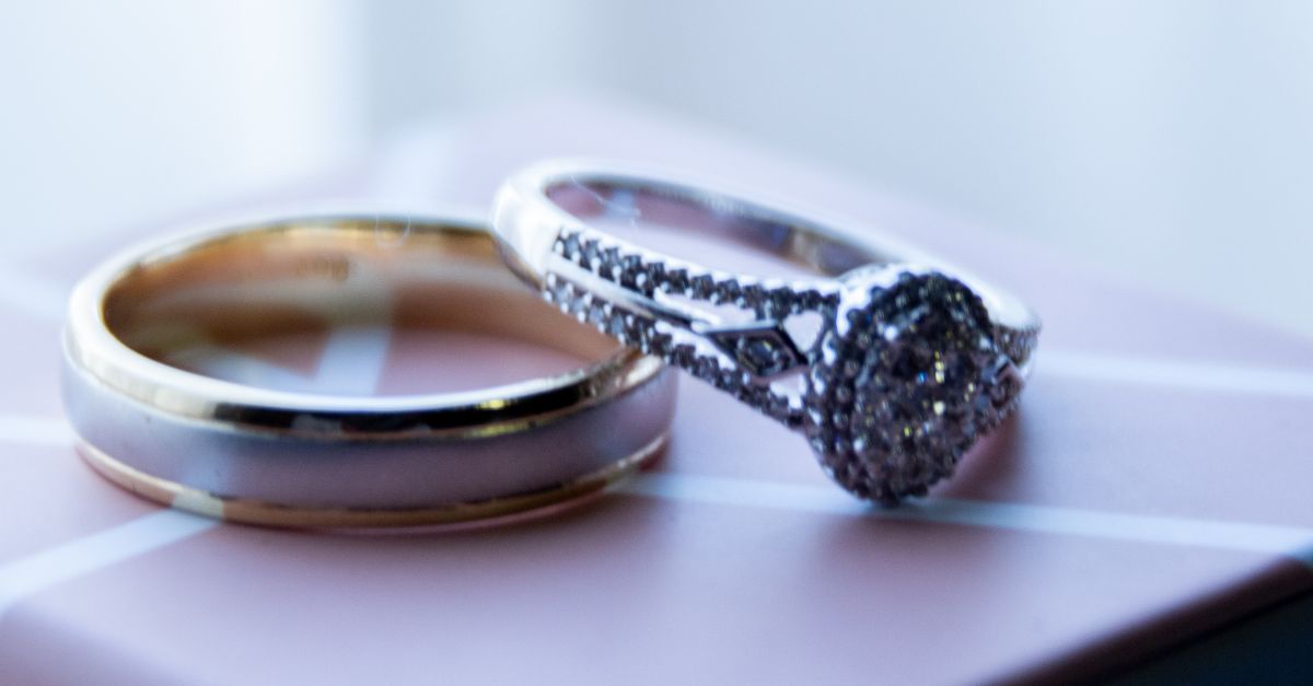 Sleek and Minimalist Trends in Modern Engagement Ring Designs